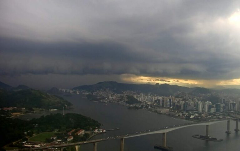 Chuva na Grande Vitória: desabamento de casa mata moradora