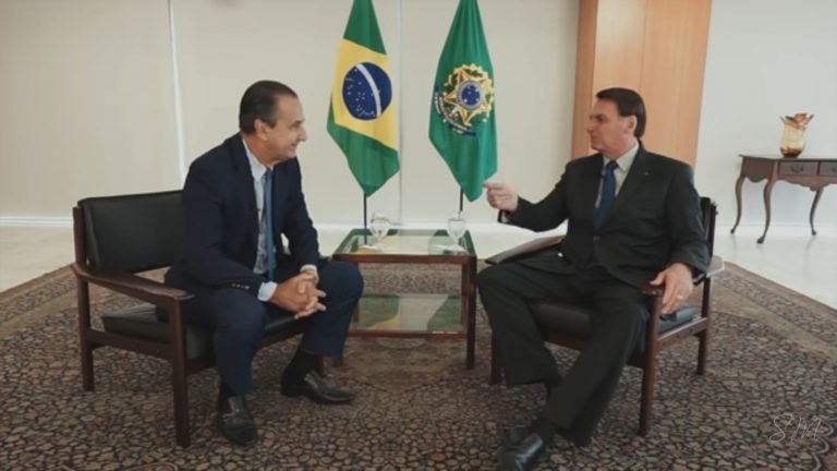 Bolsonaro é batizado no Rio Jordão