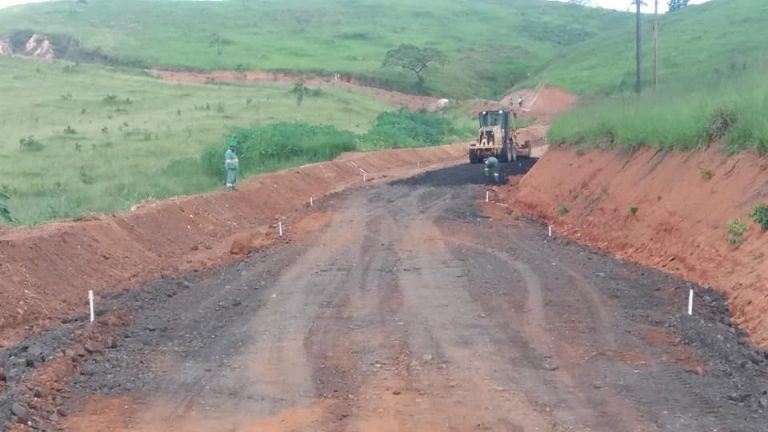 Prefeitura inicia etapa final de pavimentação no Alto da Barbacena bairro Pedreira