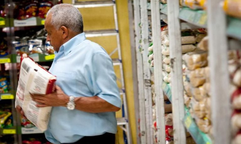 Voluntários distribuem 40 toneladas de alimentos no Rio de Janeiro