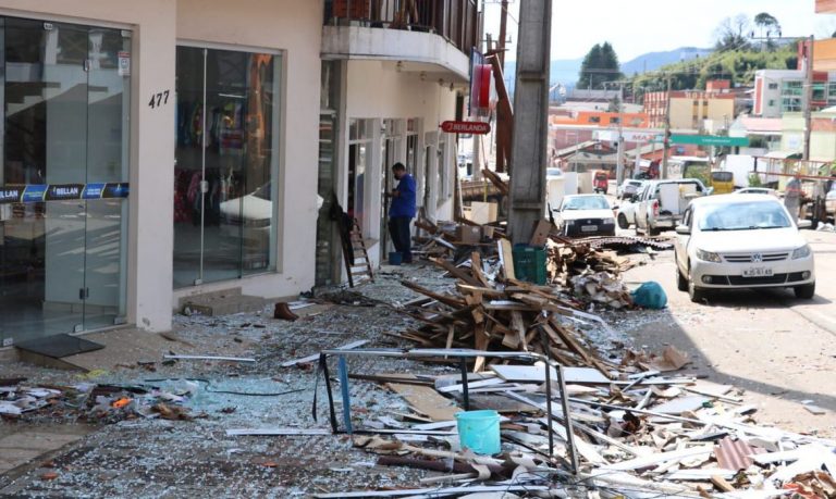 Tornados em Santa Catarina causam grandes estragos