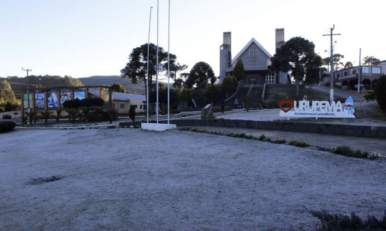 Frio faz nevar no Rio Grande do Sul e em Santa Catarina