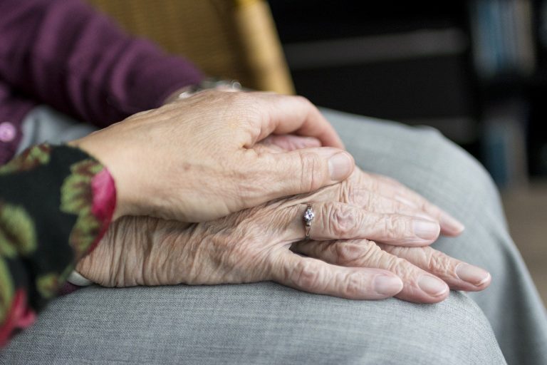 CEMIG vai doar até R$ 300 mil em iniciativas de assistência à idosos