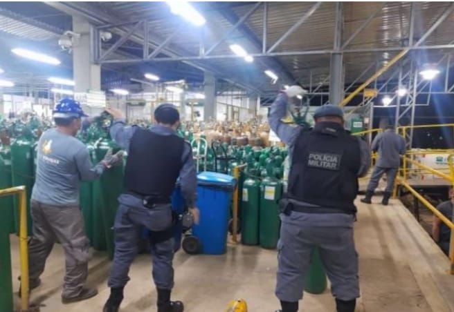 SOCORRO – Manaus recebe mais de 18 toneladas de cilindros de oxigênio líquido