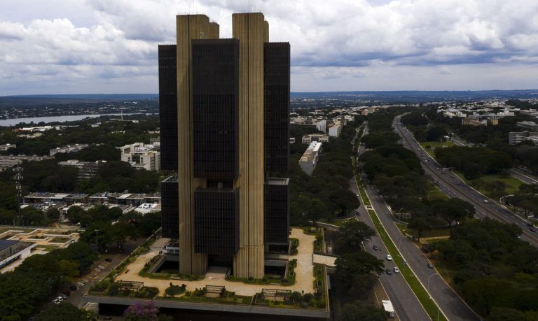 Bancos Inter, Itaú e Caixa lideram ranking de reclamações ao Banco Central