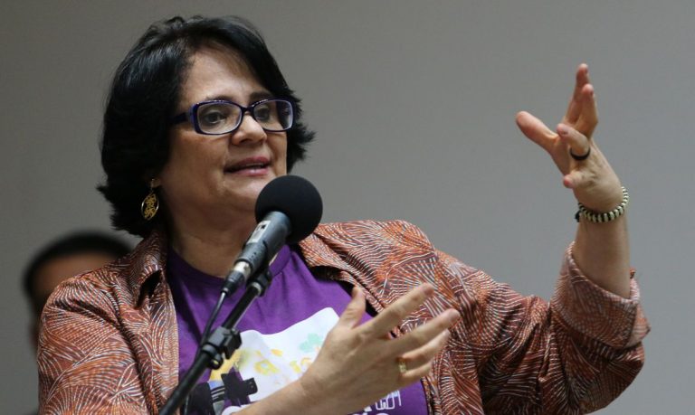 Damares Alves confirma que deixará ministério para disputar as eleições