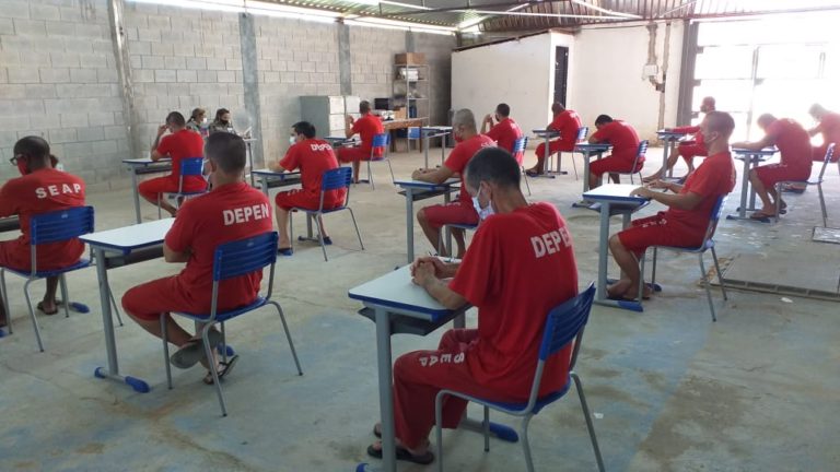 Mais de 4 mil detentos participam do Enem Prisional em Minas