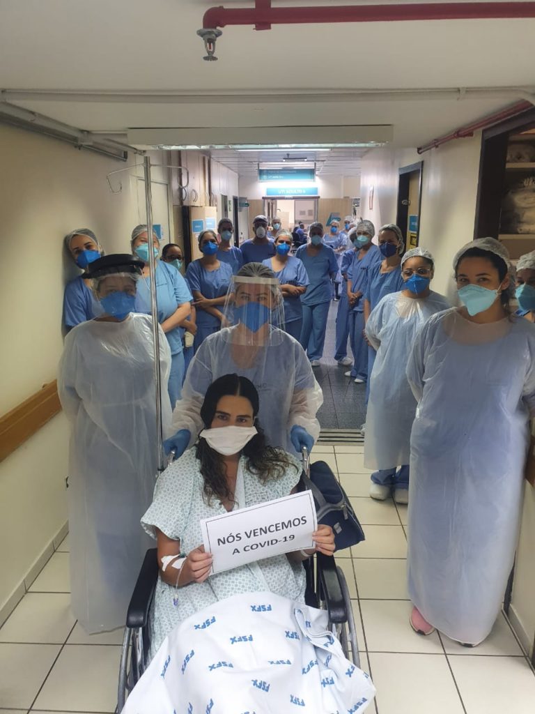 Pacientes e parentes relatam momentos de sofrimento com covid-19