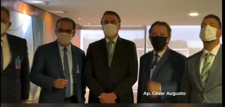 Jair Bolsonaro e pastores convocam novo jejum nacional pelo Brasil