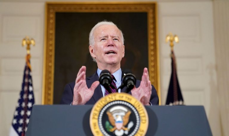 Biden determina que estados priorizem vacinação de professores