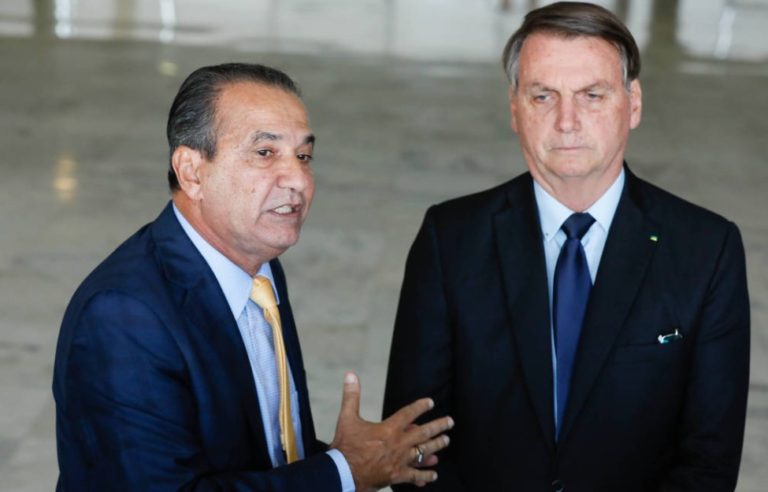 Bolsonaro recebe pastores no Planalto para discutir situação do país