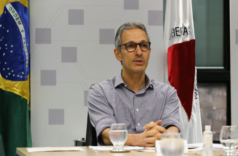 Romeu Zema confirma pagamento de R$ 500 de auxílio a famílias carentes de Minas