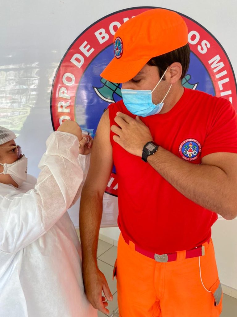 Profissionais de segurança começaram a ser vacinados hoje em Itabira
