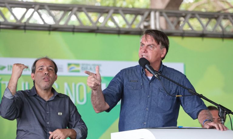 Governo entrega 17 mil títulos de propriedade rural no Maranhão