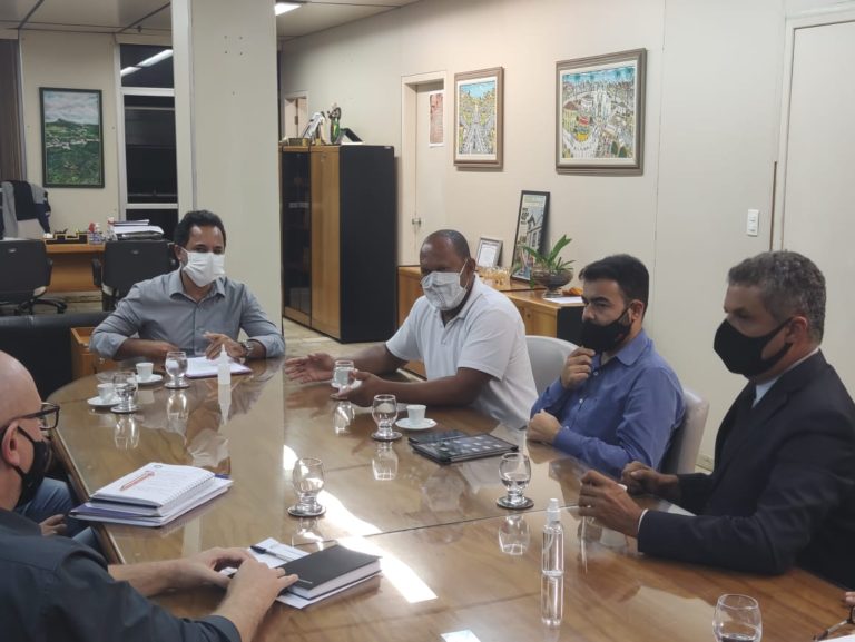 Marco Antônio vai cumprir reajuste para servidores municipais previsto no orçamento deixado por Ronaldo Magalhães