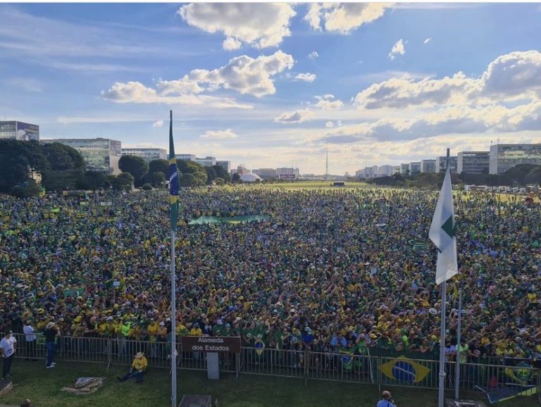 Manifestação em Brasília emociona com o apoio do povo ao Presidente Bolsonaro; assista aos vídeos!