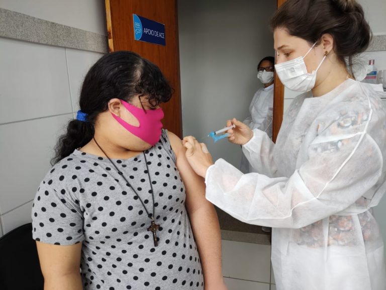 PSFs abrem as portas para vacinação contra a Covid-19 e Influenza neste sábado 