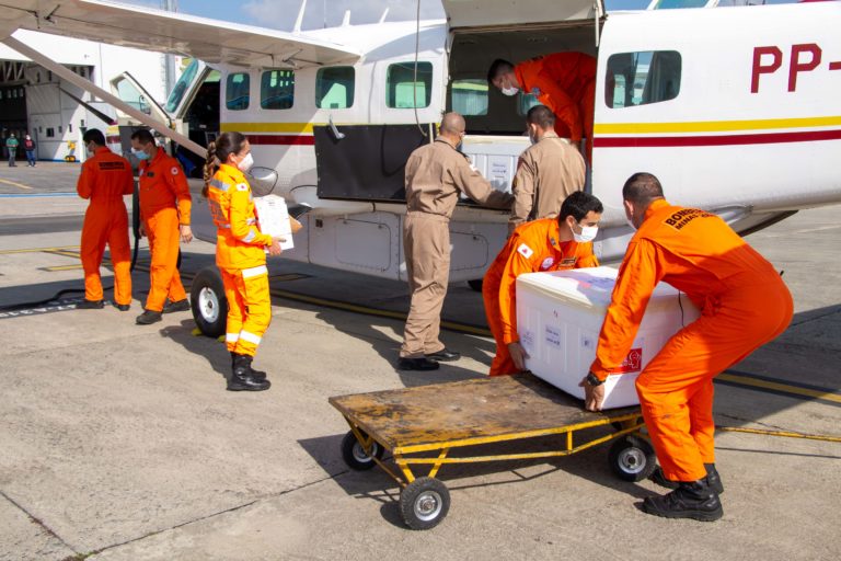Governo de Minas distribui vacinas contra a covid-19 para as Unidades Regionais