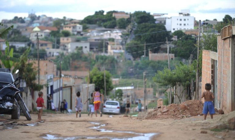 Em 2019, 38% da população tinha alguma dificuldade de acesso à água