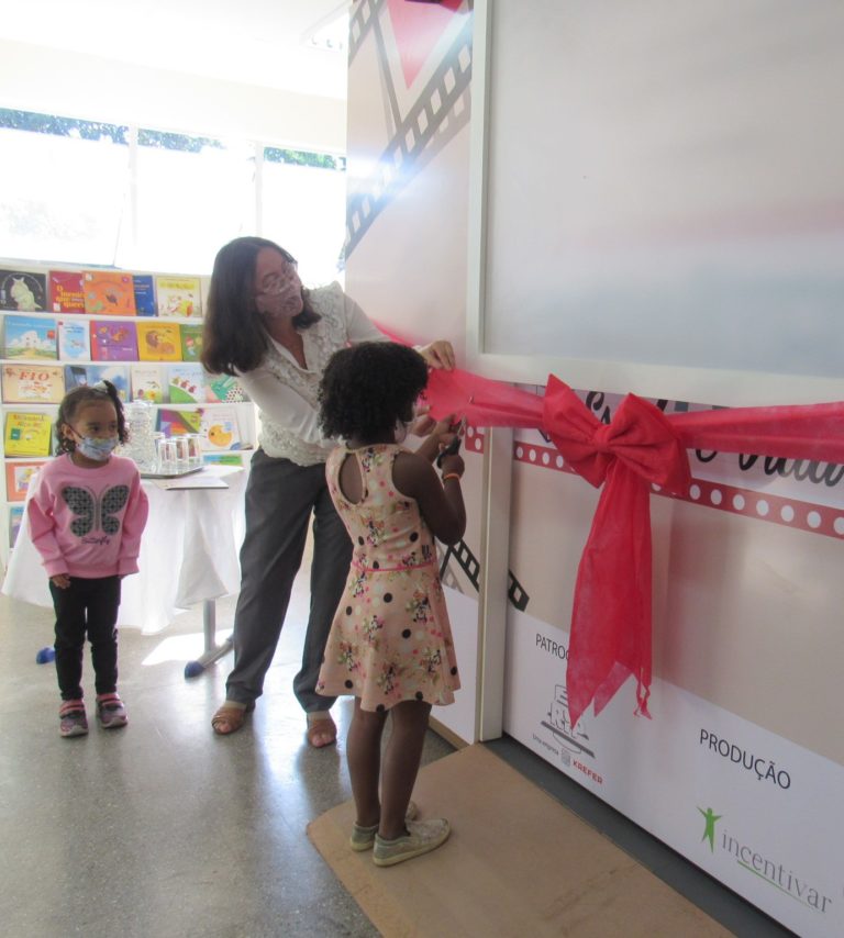 Escola da rede municipal recebe cinemateca para incentivo à leitura