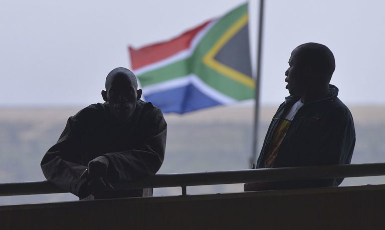 Covid-19: Escassez de doses e desigualdade marcam vacinação na África