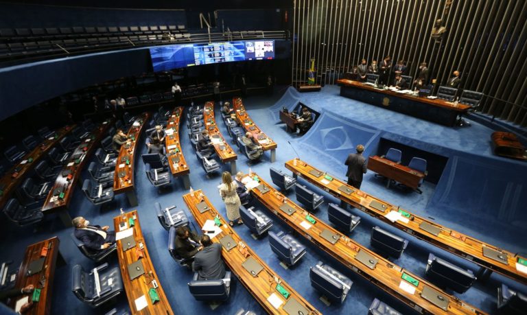 Senado vota reforma eleitoral, mirando em partidos pequenos