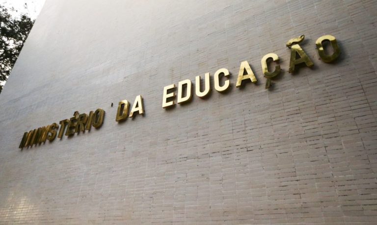 MEC abre novas vagas em curso para professor de alfabetização