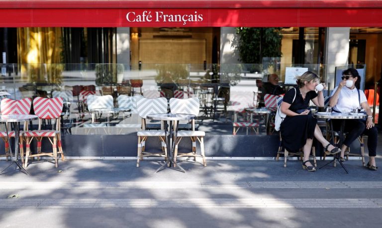 França ignora apelo da OMS e prepara terceira dose da vacina contra Covid-19