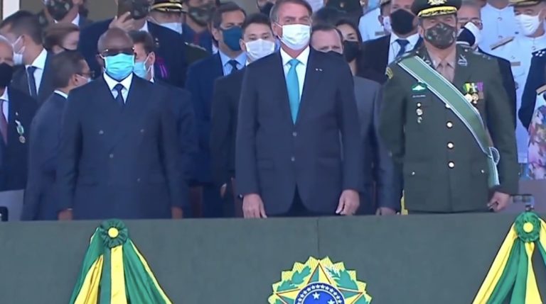 Presidente participa de solenidade comemorativa ao Dia do Soldado