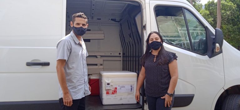 REGIONAL DE SAÚDE DE ITABIRA SE APROXIMA DA MARCA DE MEIO MILHÃO DE DOSES DE VACINA CONTRA A COVID-19 DISTRIBUIDAS NA REGIÃO E FAZ ALERTA PELA 2ª DOSE 