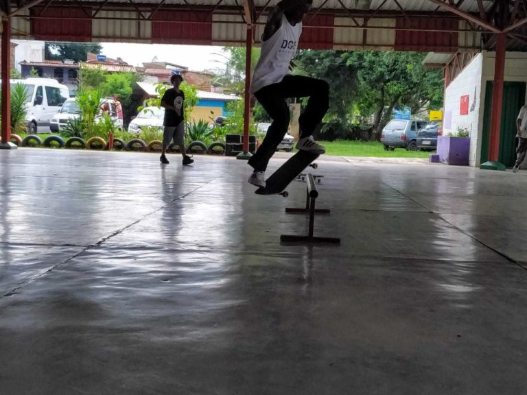 Oficinas de skate do Fica Vivo! abrem novas perspectivas para jovens atendidos