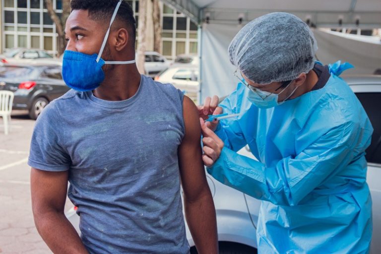 Itabira amplia vacinação contra Covid-19 para jovens de 24 e 23 anos