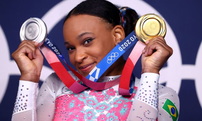 Ganhei muito mais do que só medalhas, diz Rebeca após feitos inéditos Além de 2ª melhor ginasta olímpica, brasileira faturou ouro no salto