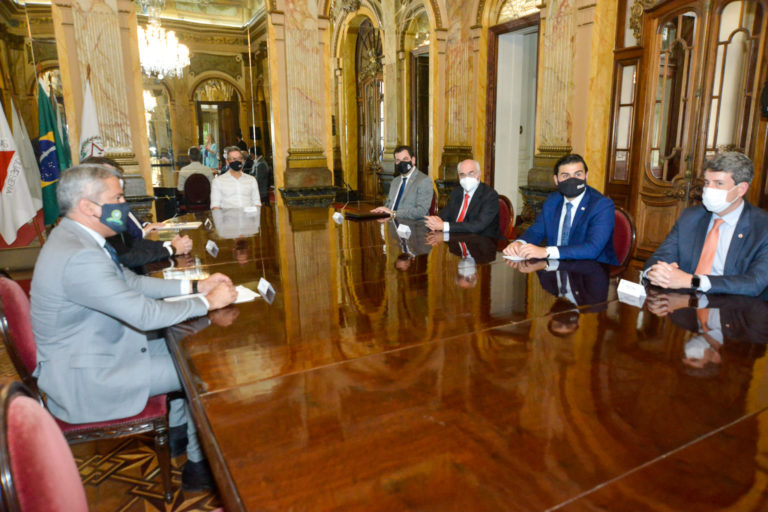 Romeu Zema, se reuniu nesta segunda-feira com todos os demais chefes de poder do Estado para discutir divida com União