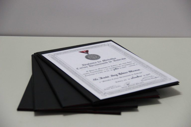 Em sessão solene, Câmara de Itabira entrega honrarias nesta sexta