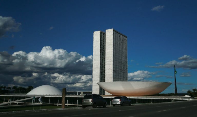 Câmara aprova texto-base do novo código eleitoral