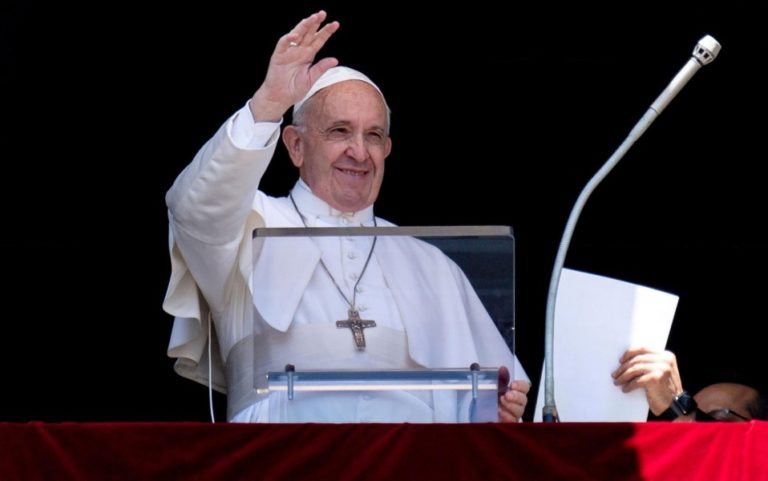 Papa Francisco libera Bênçãos para casais homoafetivos