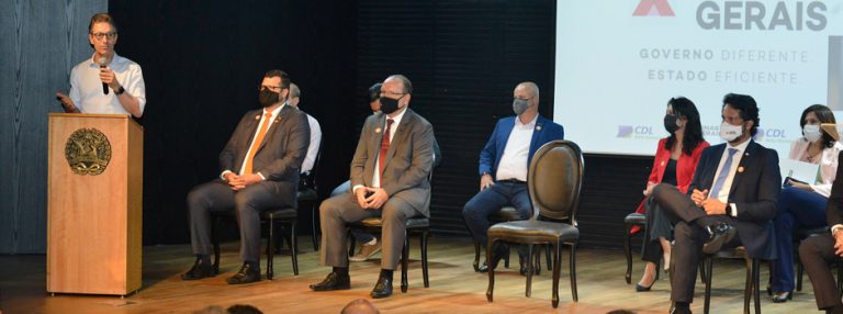 Vinte e nove municípios da Grande BH assinam decretos de liberdade econômica