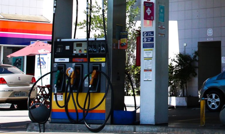 Preços de gasolina e diesel aumentam hoje nas refinarias