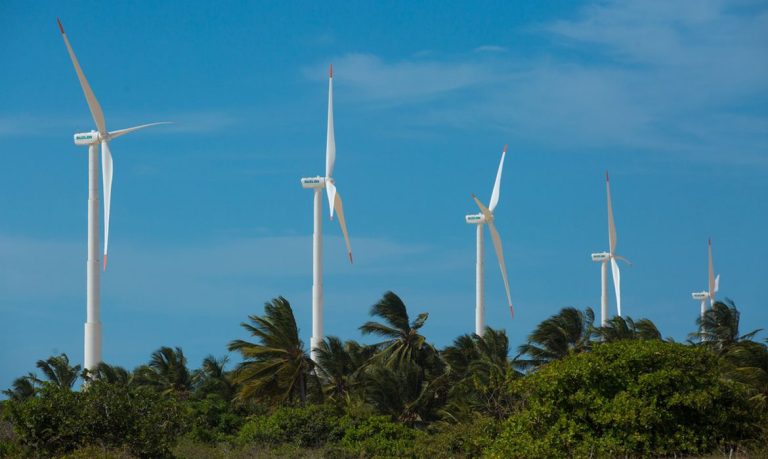 Transição energética é “demasiado lenta”, alerta agência