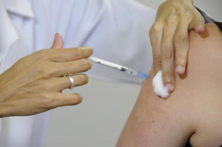 Municípios devem formalizar conclusão da vacinação em adultos