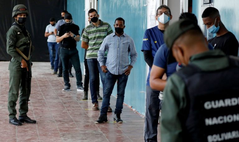 Partido governista vence eleições em 20 estados da Venezuela