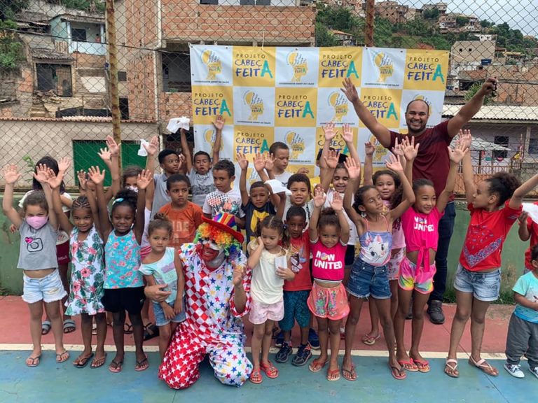 Crianças de dois bairros ganham festa especial realizada pelo projeto “Cabeça Feita”