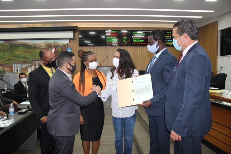 Câmara homenageia entidades e profissionais que se destacam na sociedade