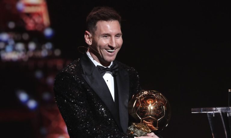 Messi amplia recorde e ganha 7ª Bola de Ouro da carreira