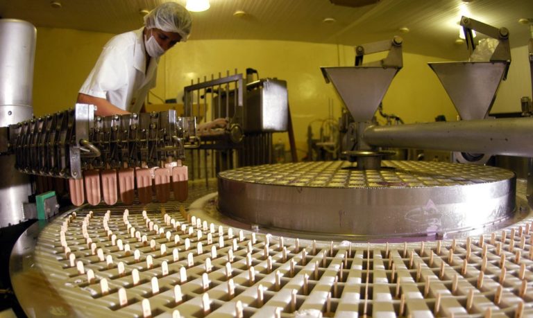 Produção industrial cai 0,4% em setembro, diz IBGE