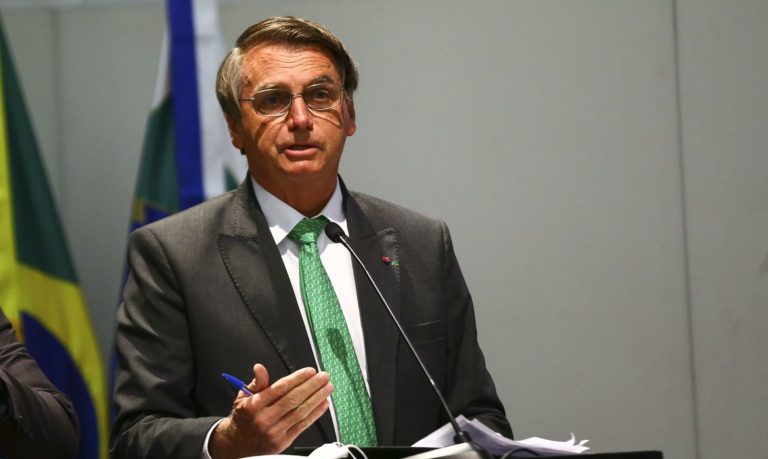 “O Exército poderia pular dentro do TSE”, afirma Jair Bolsonaro