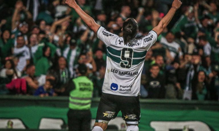 Coritiba vence no fim e aguarda rodada para celebrar acesso à Série A