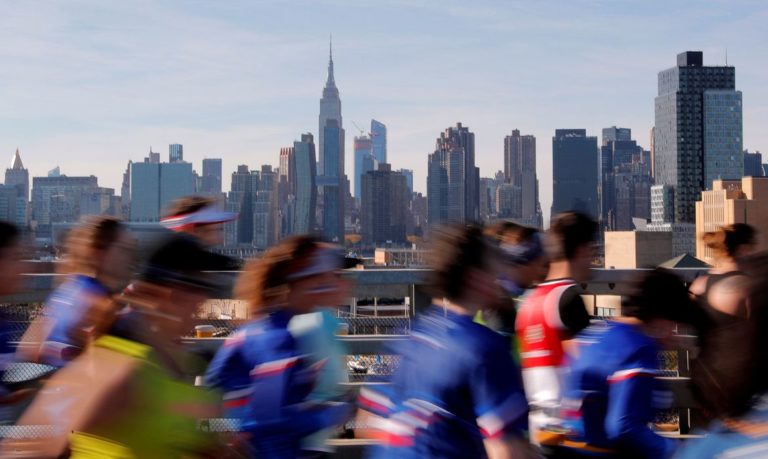 Corredores comemoram volta da Maratona de Nova York no domingo