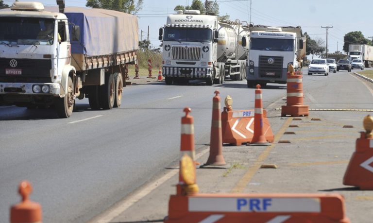 Estradas para o litoral paulista têm congestionamento